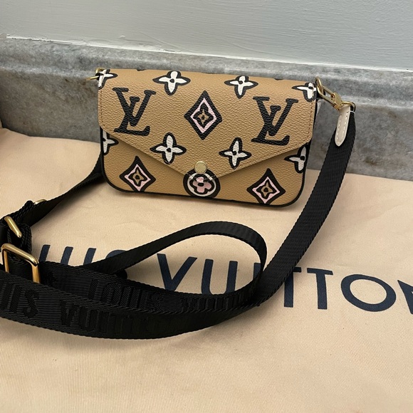 Louis Vuitton Handbags - Louis Vuitton wild at heart strap and go